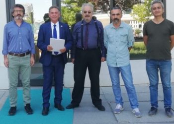 Sağlıkçılardan bakanlığa 100 bin imza