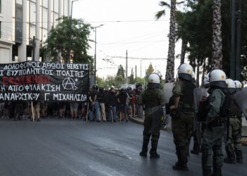 Yunanistan’da açlık grevinde olan tutuklu için yürüyenlere polis saldırısı
