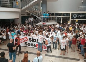 Sağlıkçılar iş bıraktı: Bakan Koca’ya istifa çağrısı