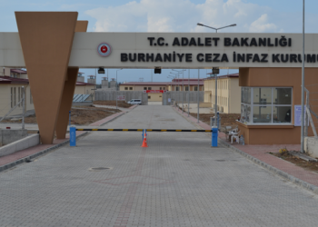Yemekten zehirlenen tutuklular hastaneye götürülmedi