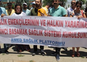 Sağlık emekçileri talepleri için eylemde