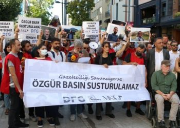 Tutuklu gazeteciler için açıklama: Suçlu gazetecileri hapsedenlerdir