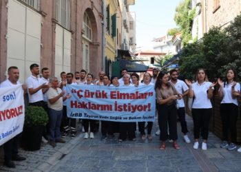 İZBB işçilerden oturma eylemi