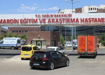 Emniyetin önünde kavga: 1 ölü, 1 yaralı