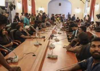 Sri Lanka’da halk Saray’ı terk etmiyor