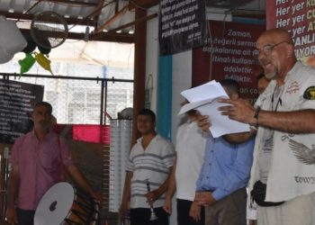 Ekmek kapısını davul zurnayla kapattı!