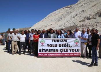 Birecik-Halfeti yolundaki çalışma 3 yıldır bitirilmedi