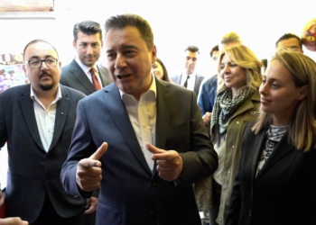 '6'lı masadan ayrılın sizi iktidara getirelim' diyen vatandaşa Babacan'dan yanıt: 6 parti birleşip tek parti olmadı