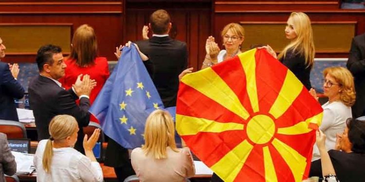 AB, Arnavutluk ve Kuzey Makedonya'ya üyelik yolunu açtı