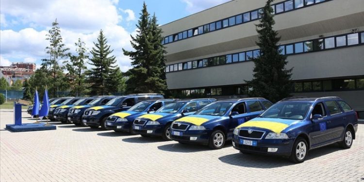 AB Kosova Misyonu'ndan Ukrayna'ya yardım: 12 araçlık insani yardım konvoyu sevk edildi