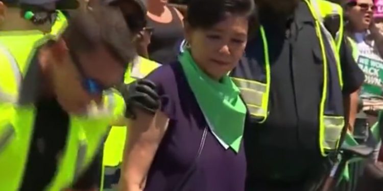 ABD'li vekil, Kongre önündeki kürtaj protestolarında gözaltına alındı