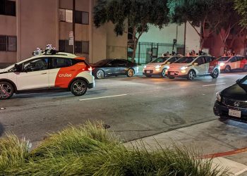 ABD'nin Kaliforniya eyaletinde robot taksiler yolu kapattı