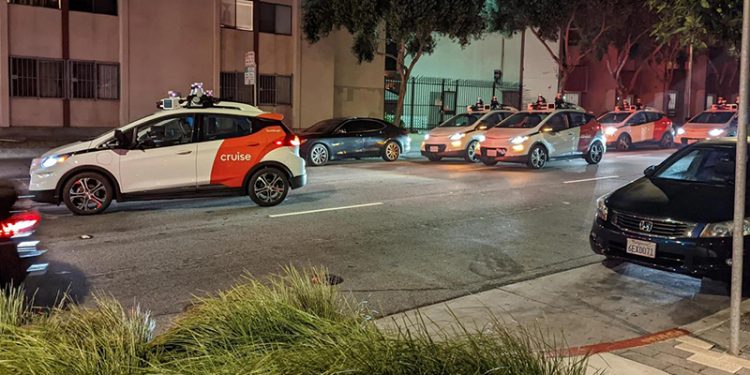 ABD'nin Kaliforniya eyaletinde robot taksiler yolu kapattı