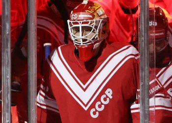 ABD'ye NHL'de hokey oynamaya gidecekti; askerlik hizmetini yapmadığı gerekçesiyle Rusya tarafından Arktika'ya gönderildi