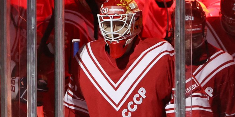 ABD'ye NHL'de hokey oynamaya gidecekti; askerlik hizmetini yapmadığı gerekçesiyle Rusya tarafından Arktika'ya gönderildi