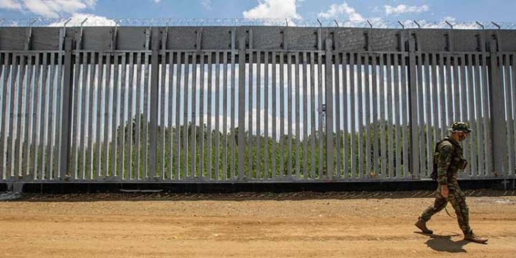 AB'den Yunanistan'a geri itme uyarısı