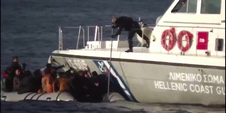 AB’den Yunanistan’a ‘geri itmeler’ konusunda uyarı: Yasadışı sınır dışı işlemleri artık durdurulmalıdır