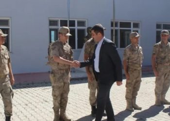 AKP İl Başkanı'nı askeri t&ouml;renle karşılayan komutan g&ouml;revden alındı