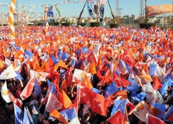 AKP'den 'Anadolu turu': Saha ekibine 'Vatandaşla polemiğe girmeyin' uyarısı