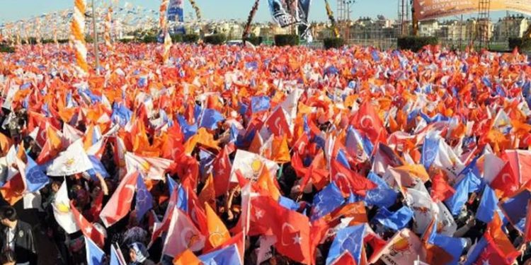 AKP'den 'Anadolu turu': Saha ekibine 'Vatandaşla polemiğe girmeyin' uyarısı