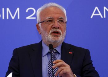 AKP’li Elitaş siyasi tarihi hatırlattı: Adalet Partisi petrol krizi sonucu iktidarını kaybetti