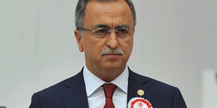 AKP'li Petek: 15 Temmuz raporunun neden yayınlanmadığını Şentop'a sorun