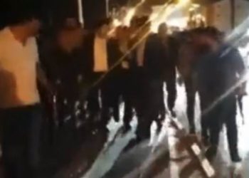 AKP’li Savcı Sayan kalaşnikof silahlarla yürüdü