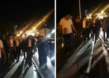 AKP&rsquo;li Savcı Sayan&rsquo;dan kalaşnikoflu 'g&ouml;vde g&ouml;sterisi'
