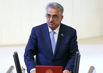 AKP’li Yazıcı doktorları hedef aldı: Bir hekim yatakta olan hastasını bırakamaz