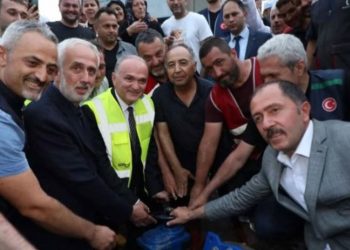 AKP'li belediyenin '24 saatte kesintiyi çözeriz' dediği Düzce’de yurttaşlar dağ kaynaklarında su arıyor