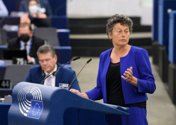 AP’de Yunanistan Başbakanı’na geri itme tepkisi: Avrupa bu mu Sayın Mitsotakis?