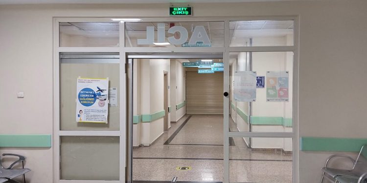 Adana’da 50 kişilik grup hastaneyi bastı