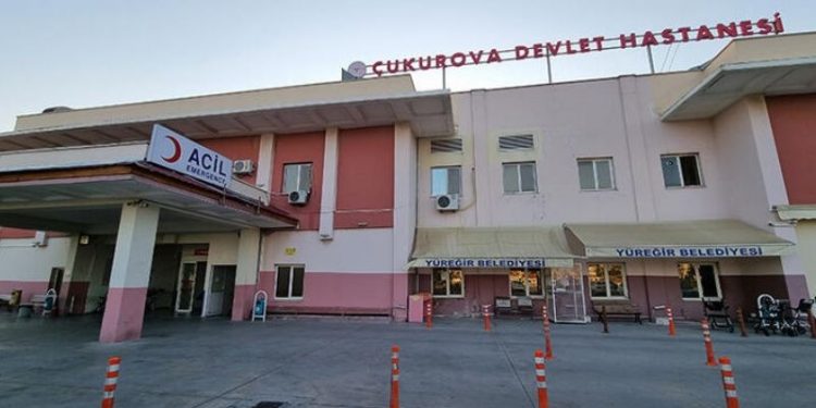 Adana'da sağlık çalışanlarını tehdit edip, hastaneye zarar veren şüpheli tutuklandı