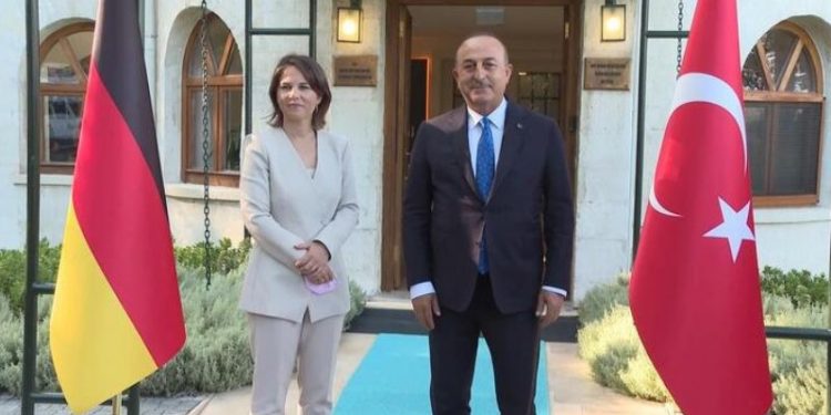 Alman mevkidaşıyla görüşen Çavuşoğlu: Kavala'yı Türkiye aleyhine kullanıyorsunuz