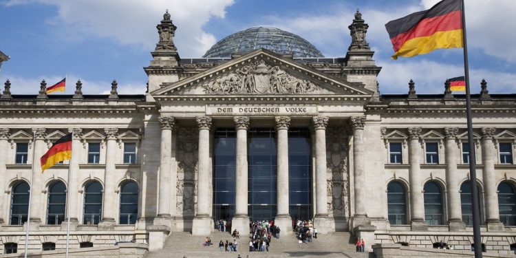 Almanya parlamentosu İsveç ve Finlandiya'nın NATO üyeliğini onayladı