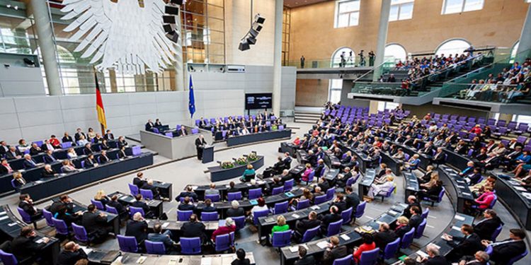 Almanya'da Êzidi soykırımının tanınmasına dair resmi prosedürün ilk adımı atıldı