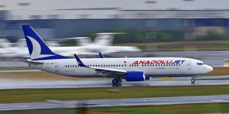 Anadolujet uçağında kabin duman dolunca acil iniş yapıldı