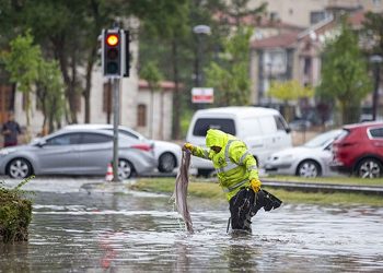 Ankara’da sağanak yağış; 1 genç kız hayatını kaybetti