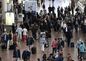 Araştırma: Yurtdışına ‘5 yıla kalmaz giderim’ diyen gençlerin yarısı üniversiteli