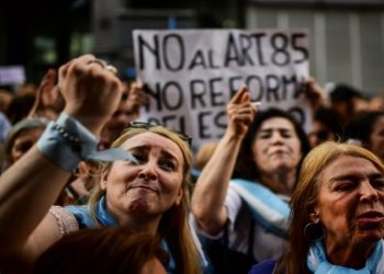 Arjantin'de IMF protestosu: Cumhurbaşkanı sarayına doğru yürüyüşe geçen halka 'birlik' çağrısı