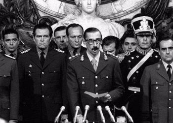 Arjantin'de darbe dönemi subaylarına insanlığa karşı suçtan hapis cezası