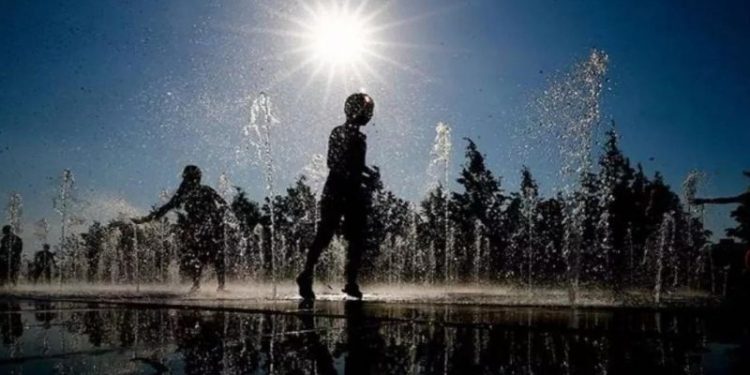 Artan sıcaklık Çin'i 'kırmızı alarm'a geçirdi: Evden çıkmayın