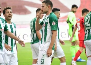 Artem Kravets'ten "Vladimir Putin" tezahüratına tepki: Kendinizden utanın