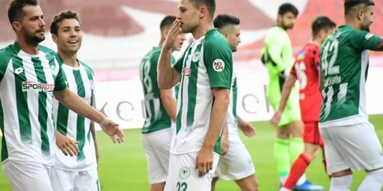 Artem Kravets'ten "Vladimir Putin" tezahüratına tepki: Kendinizden utanın