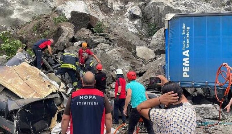 Artvin'de heyelan: 1 ölü, 2 yaralı