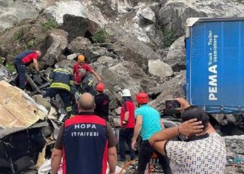 Artvin'de heyelan: 1 ölü, 2 yaralı