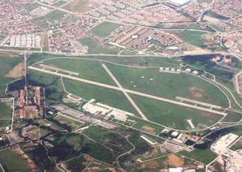 Askeri havalimanı yağmaya a&ccedil;ılıyor!