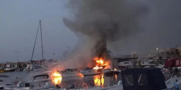 Avcılar'da facianın eşiğinden dönüldü! 7 tekne yandı