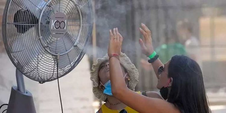 Avrupa ülkeleri 40 dereceyi geçmesi beklenen aşırı sıcaklara karşı kırmızı alarma geçti