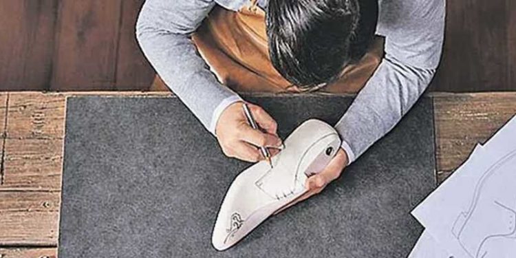 Ayakkabı devleri işe alım ve yatırımları durduruyor